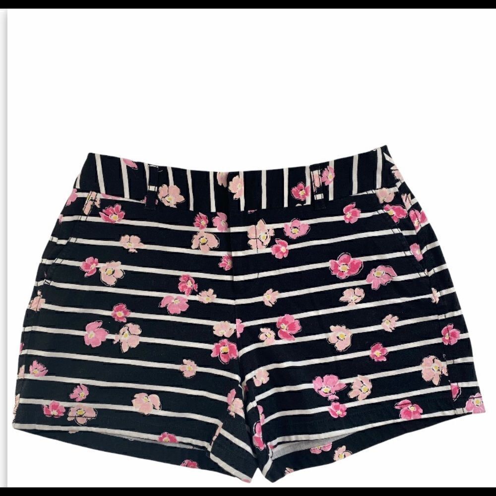 Elle Black and Pink Floral Chino Shorts Size 2 (Bundle for 40% off 4+ items)